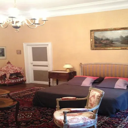 Chateau De Villars Bed and breakfast 3*